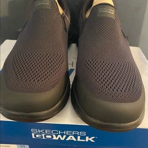 Sketchers Men’s Go Walk Shoes. Size 13. NWT. Black